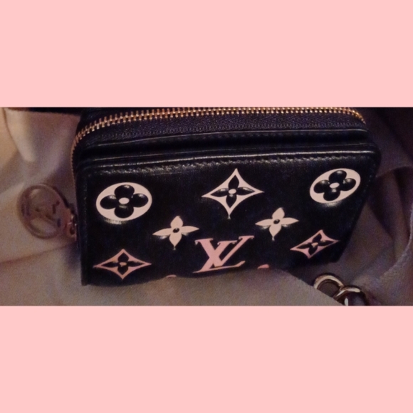 Authentic Louis Vuitton Lou Wallet - Picture 2 of 8